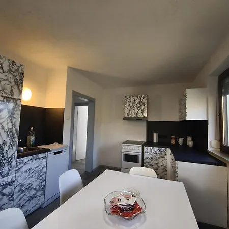 Quaint In Modern Flat *