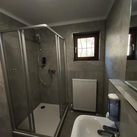 Quaint In Modern Flat منزل للإقامة