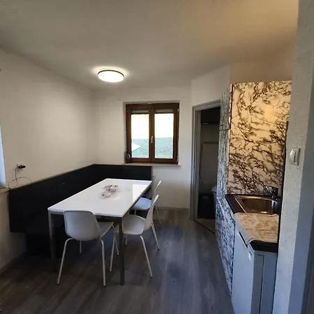 Quaint In Modern Flat *